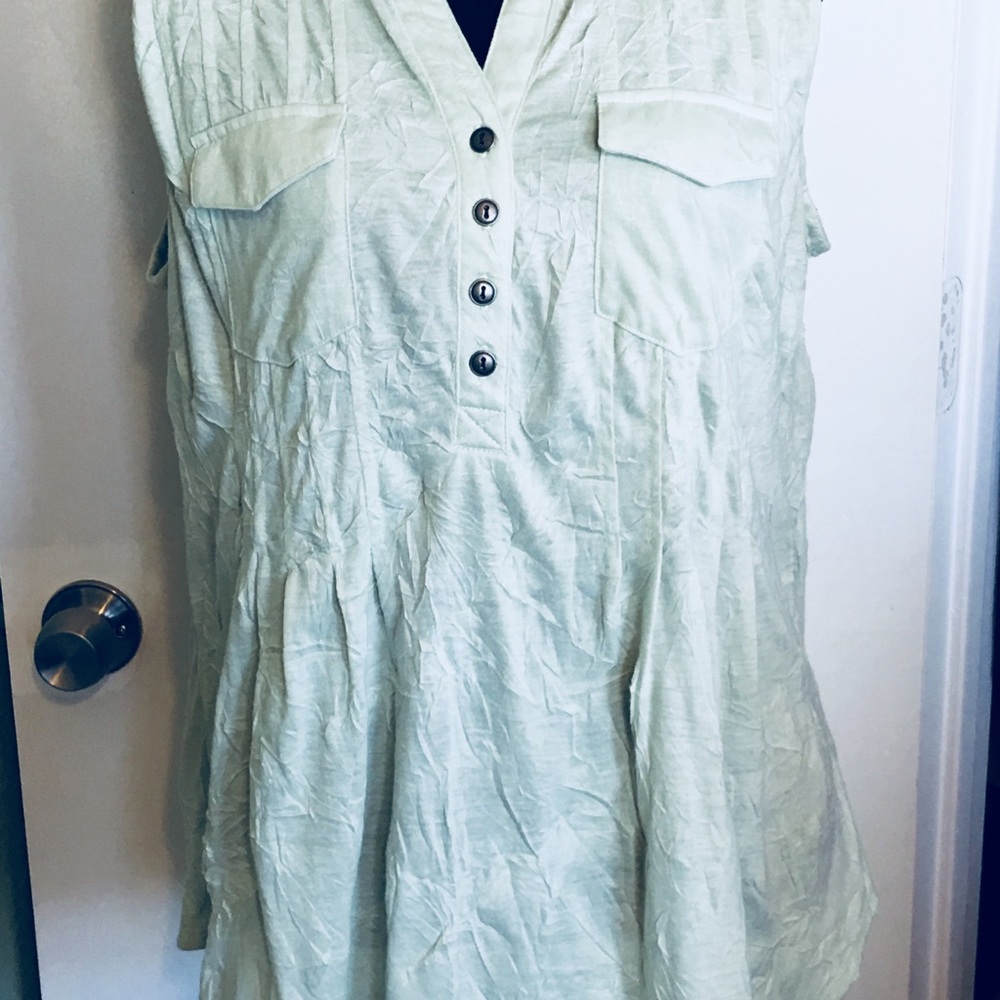 Green wrinkle detail top